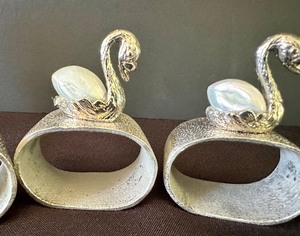 lot 84 image: Set of Four Elegant Napkin Rings with Swan Figurines