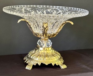 lot 27 image: Gorgeous Vintage Crystal and Gilded Base Centerpiece