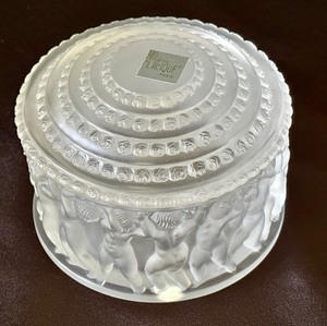 lot 9 image: Lalique Le Enfants Robinson Design Trinket Box