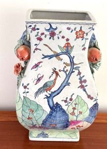 lot 17 image: Lovely Asian Style Decorative Vase
