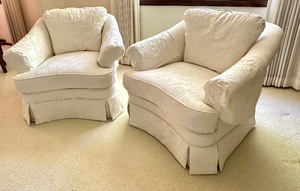lot 18 image: Pair of Ivory Upholstered Armchairs by Vanguard