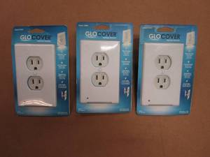 lot 780 image: 3 Pack - GLOCOVER White 1-Gang Duplex Outlet Wall Plate with Built-In Nightlight