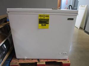 lot 820 image: Magic Chef 7.0 cu. ft. Chest Freezer in White (DENTED IN THE CORNERS)