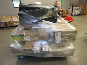 lot 915 image: Salvage Wholesale Pallet of Housewares - SOLD AS IS