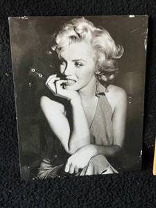 lot 17 image: Framed Mona Lisa, Marilyn Monroe Print