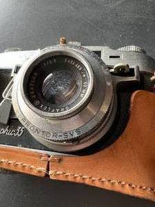lot 26 image: Vintage Graflex Camera with Cowhide Case