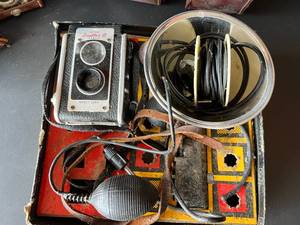 lot 42 image: Vintage Kodak Duaflex II, III, & IV Cameras, Flash Outfit