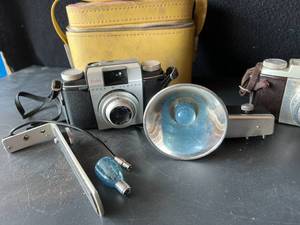 lot 43 image: Vintage Kodak Pony II & 135 Cameras