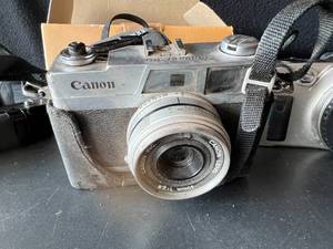 lot 46 image: Vintage Canon Cameras & Accessories