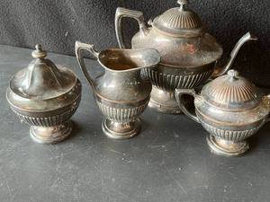 lot 56 image: Vintage Silverplate Serveware Lot