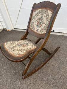 lot 102 image: Antique Collapsable Rocking Chair