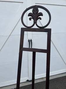 lot 104 image: Metal Picture Easel