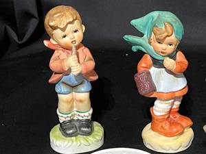 lot 75 image: Lot of Figurines