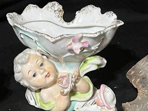 lot 84 image: Lot of Assorted Figurines