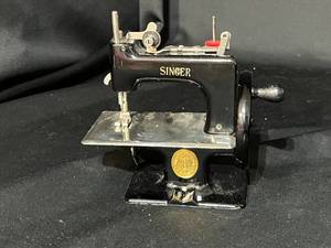 lot 86 image: Miniature Vintage Singer Sewing Machine
