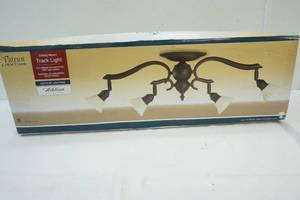 lot 38 image: Patriot lighting track light