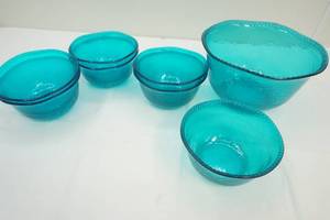lot 47 image: bowl set