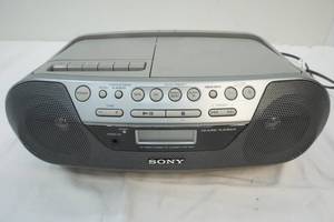 lot 55 image: Sony radio