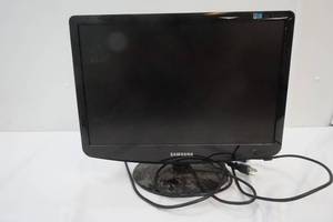 lot 59 image: Samsung monitor