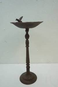 lot 74 image: Cast Iron Bird Bath