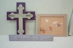 lot 77 image: Magnet Board, Cross