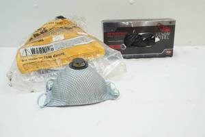 lot 91 image: Venom Steel Gloves and Masks