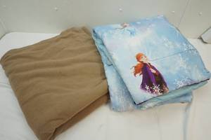 lot 99 image: blankets