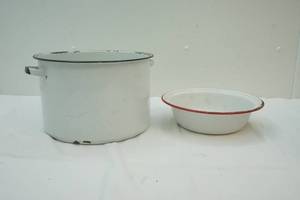 lot 103 image: Enamelware Pot and Bowl