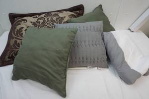 lot 120 image: Throw Pillows