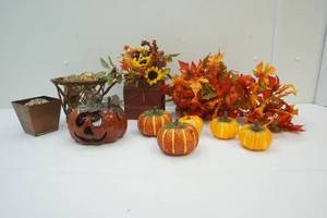 lot 126 image: Fall Decor