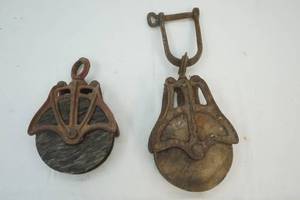 lot 200 image: Vintage Wood Pulleys