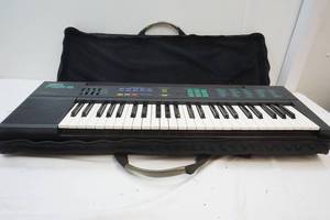 lot 204 image: Yamaha PSR-6 Keyboard