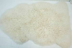 lot 212 image: Faux Fur Rug