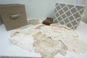 lot 218 image: Placemats and Doilies