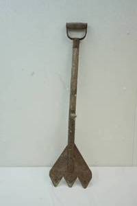 lot 269 image: Vintage Hay Knife