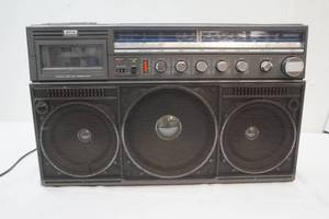 lot 287 image: Power Player 4 Band Cassette Player
