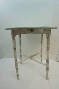 lot 293 image: Round Table