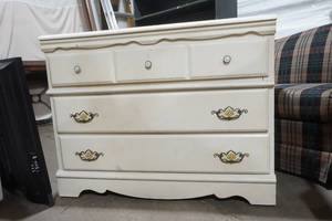 lot 316 image: dresser