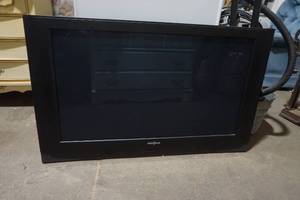 lot 317 image: Insignia TV