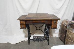 lot 320 image: antique sewing machine