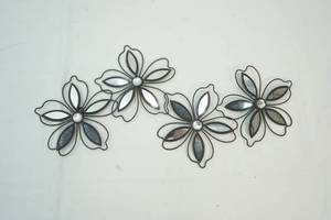 lot 366 image: Wall Decor