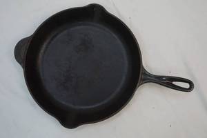 lot 374 image: Cast Iron Pan