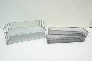 lot 380 image: Office Desk Organizers