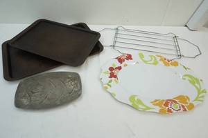 lot 382 image: Baking Sheets and Cooling Rack