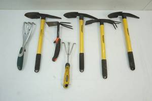 lot 393 image: Garden Tools