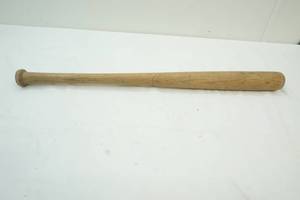 lot 407 image: Vintage Louisville Slugger Bat