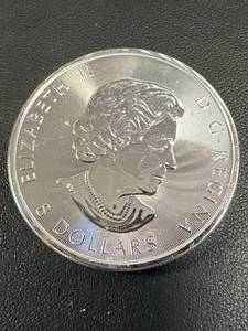 1 � oz .9999 Silver Canadian Wildlife Round