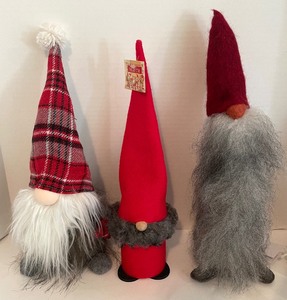 lot 210 image: Darling Gnomes