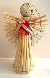 lot 227 image: Scandinavian Straw Figurines and Ornaments