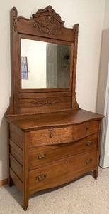 lot 10 image: Vintage 4 Drawer Dresser with Mirror